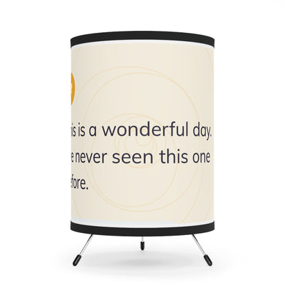 Lámpara de trípode inspiradora: "Este es un día maravilloso". Lámpara decorativa para el hogar