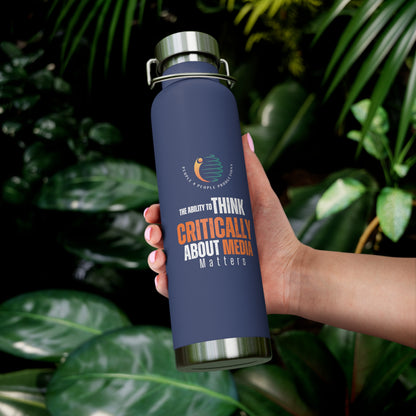 Botella de agua aislada ecológica de 22 oz con diseño "WE. THINK"