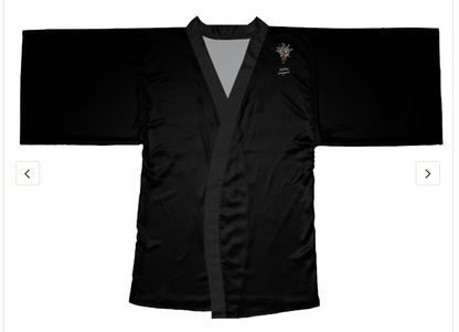 Elegante bata tipo kimono de manga larga negra para relajarse y cuidarse