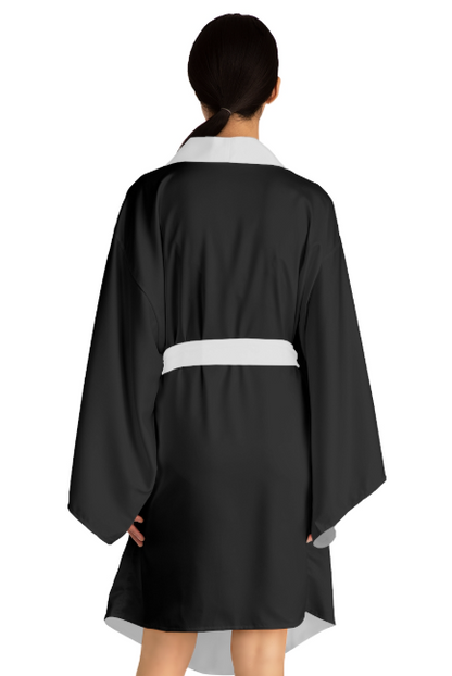 Elegante bata tipo kimono de manga larga negra para relajarse y cuidarse
